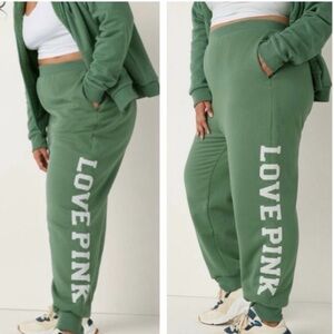 VS Pink Reversible Sherpa
Lined Joggers XL